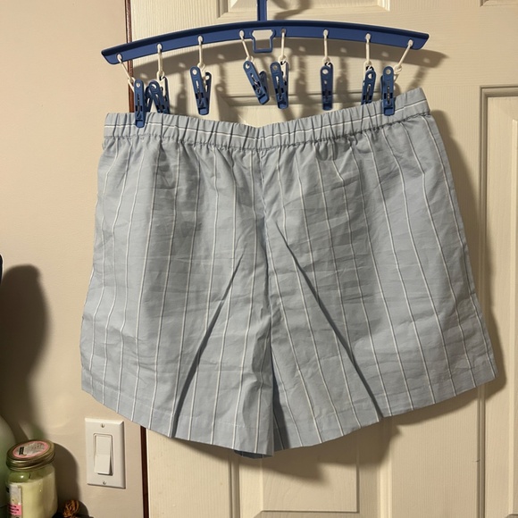 Wilfred Free Breeze 3" Short - Picture 2 of 3